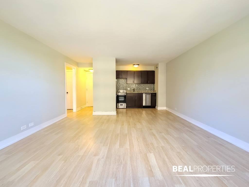 441 West Wellington Avenue - Photo 2 of 10