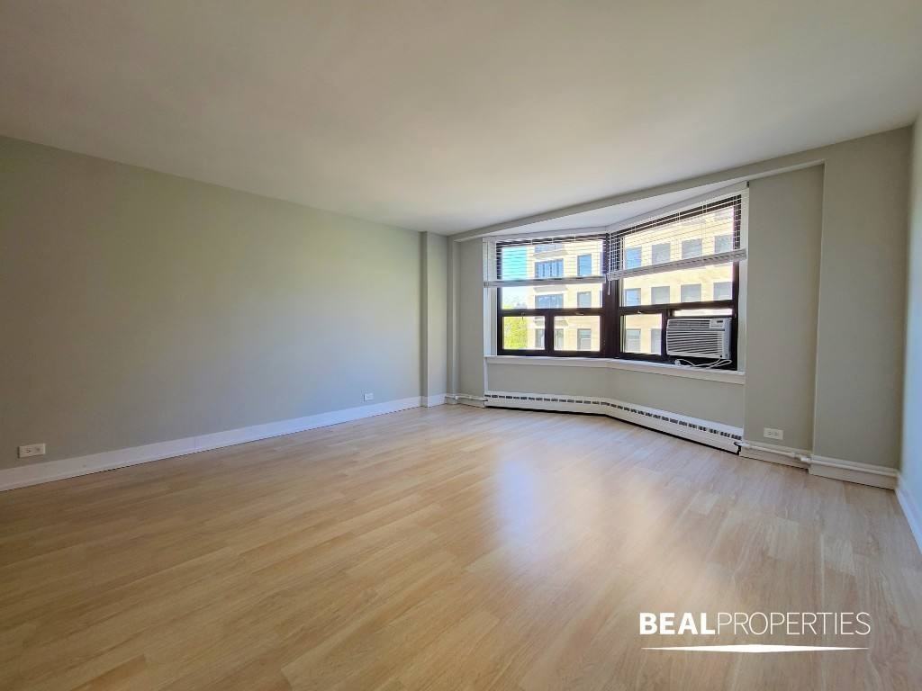 441 West Wellington Avenue - Photo 3 of 10