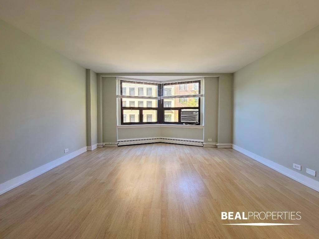 441 West Wellington Avenue - Photo 5 of 10