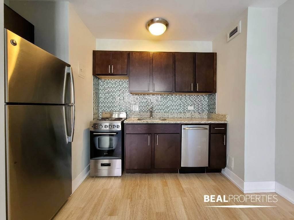 441 West Wellington Avenue - Photo 6 of 10