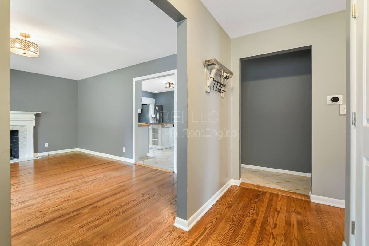 206 Daisy Ln - Photo 2 of 10