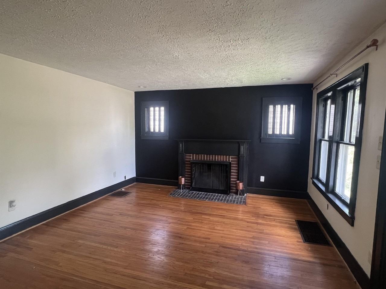 2217 Paige St - Photo 3 of 17