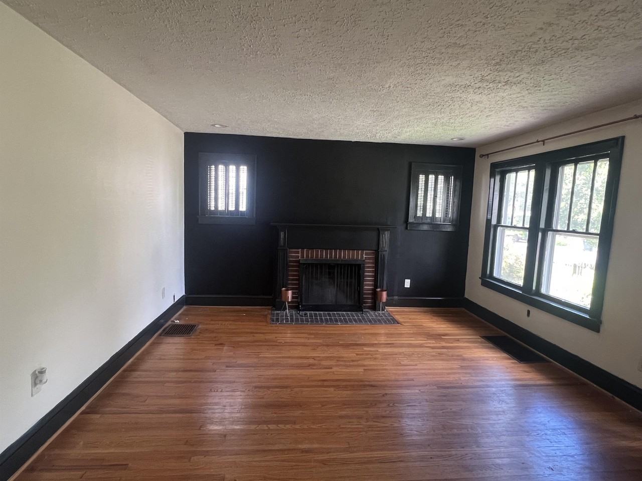 2217 Paige St - Photo 3 of 17