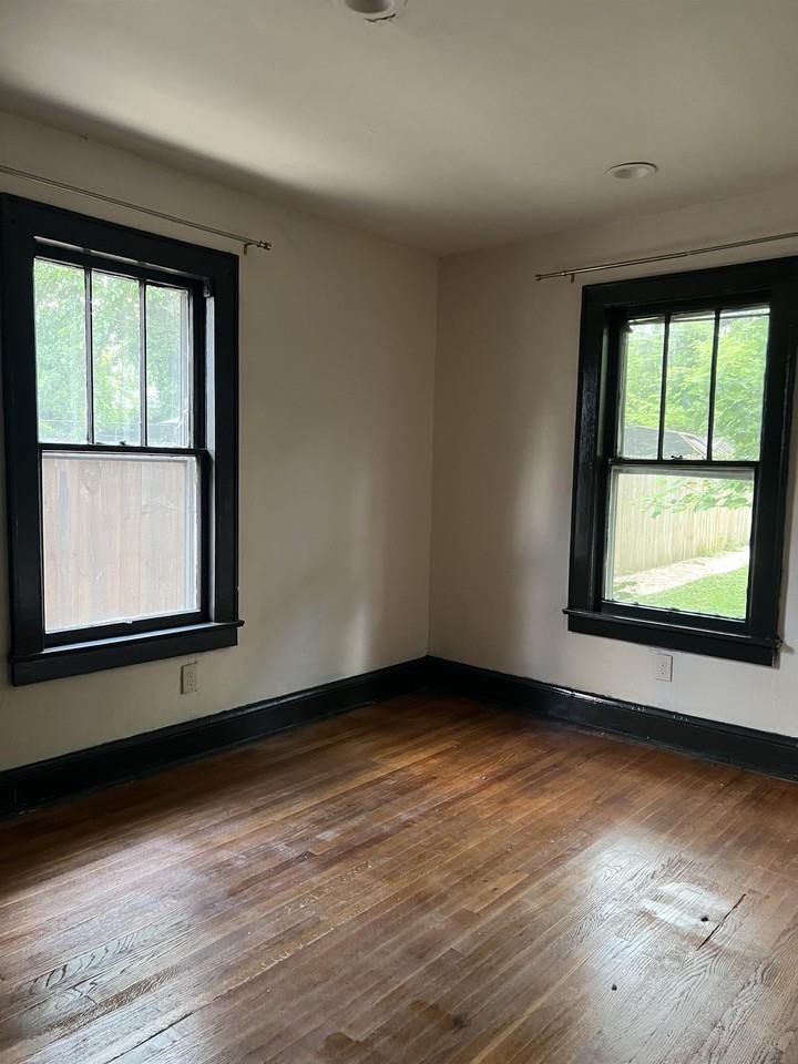 2217 Paige St - Photo 2 of 17