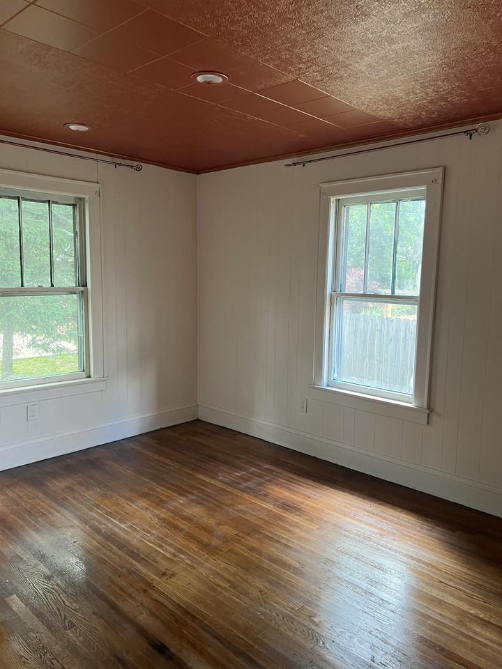 2217 Paige St - Photo 5 of 17