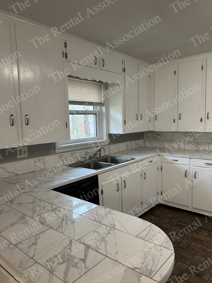 1908 Roosevelt Dr - Photo 3 of 20