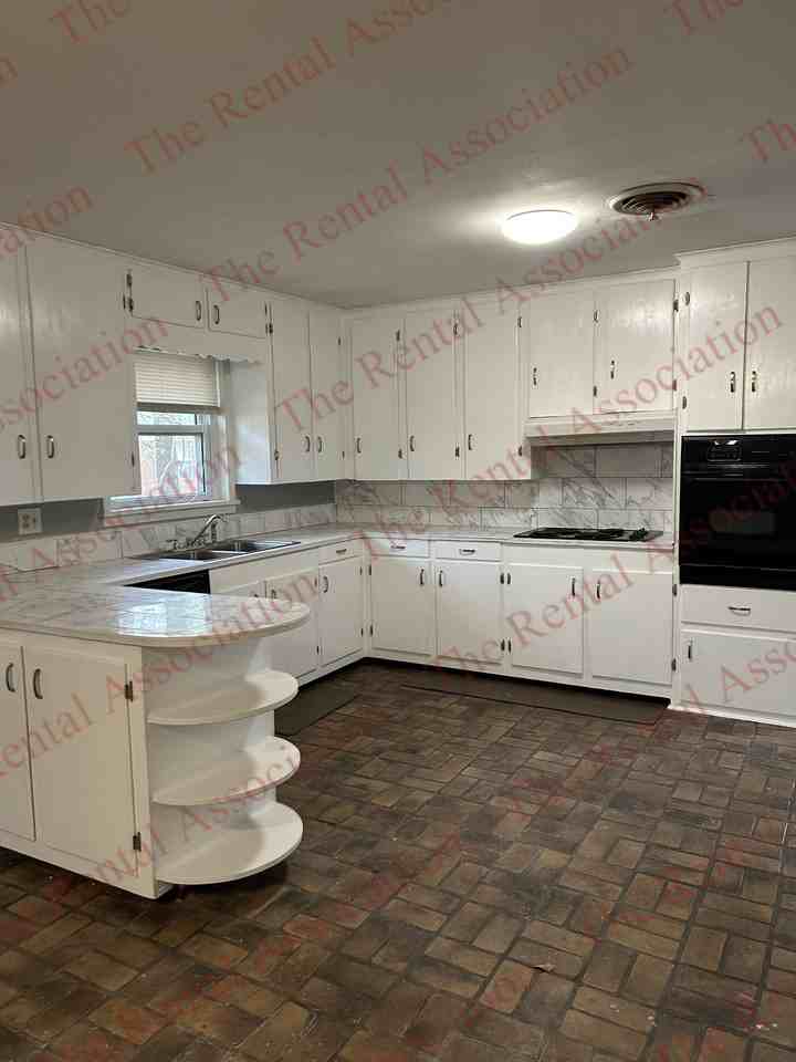 1908 Roosevelt Dr - Photo 4 of 20