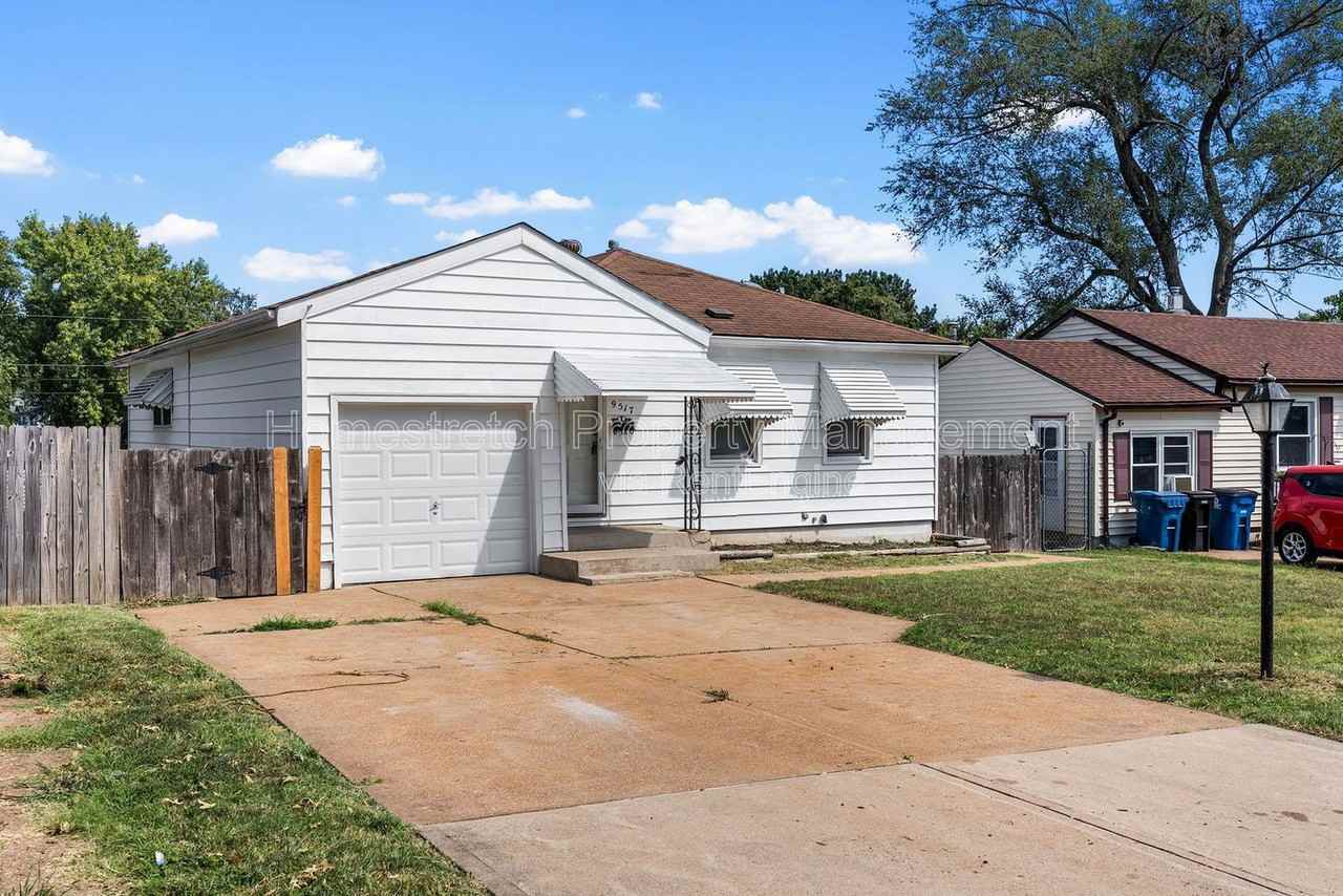 9517 Lydell Dr - Photo 2 of 24