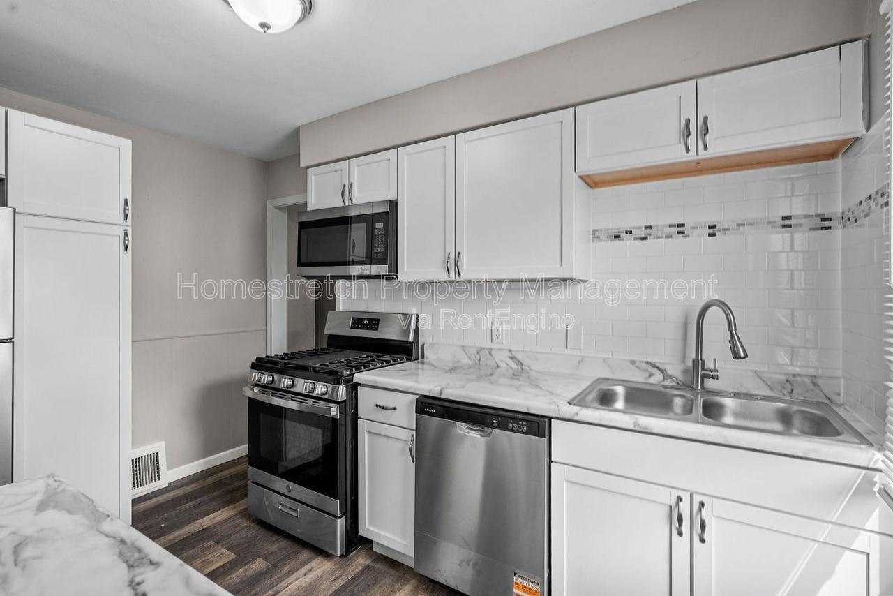 9517 Lydell Dr - Photo 3 of 24