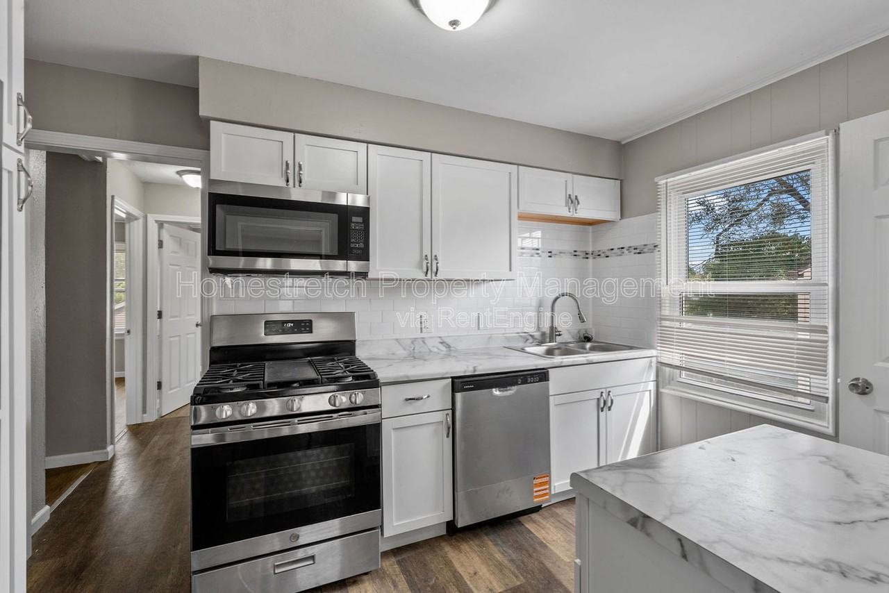 9517 Lydell Dr - Photo 5 of 24