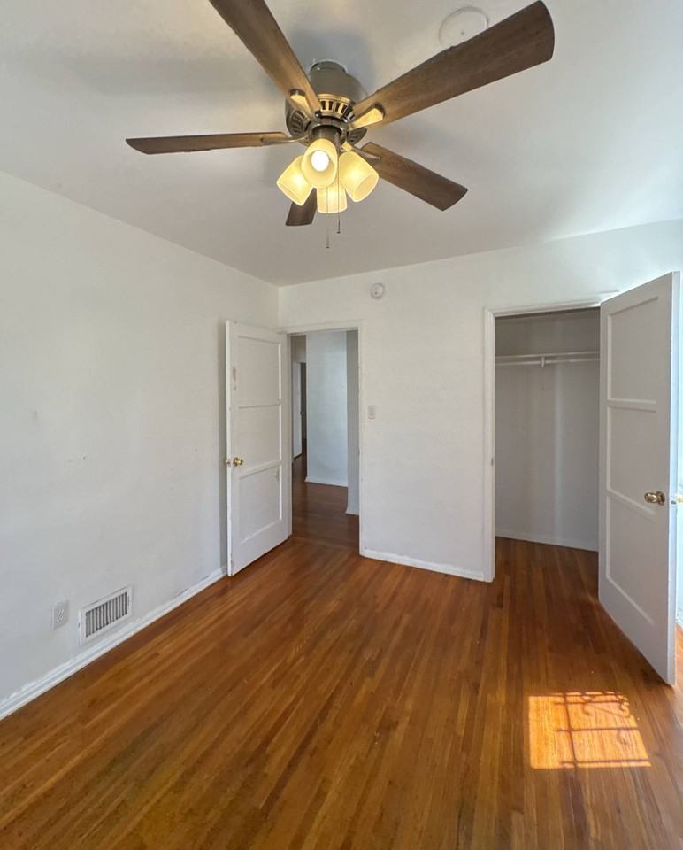 439 N Spaulding Ave - Photo 4 of 11