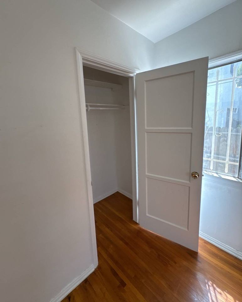 439 N Spaulding Ave - Photo 5 of 11