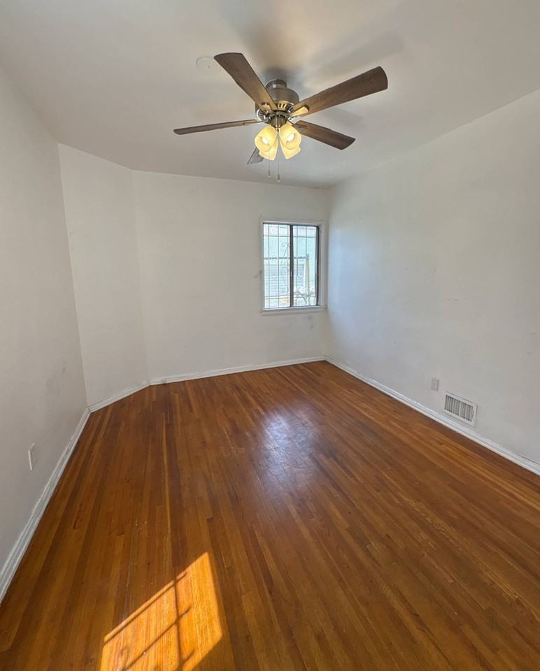 439 N Spaulding Ave - Photo 7 of 11