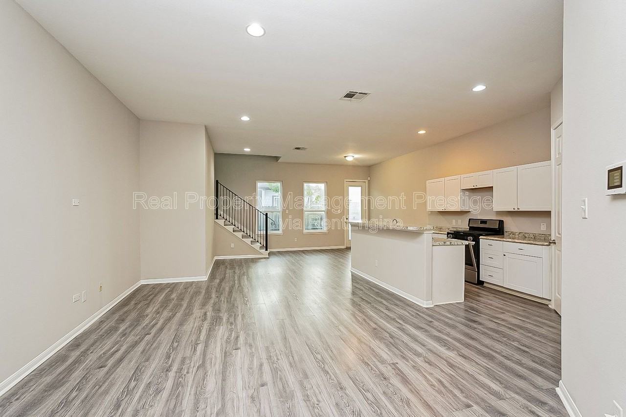 10212 Carmencita Way - Photo 2 of 15