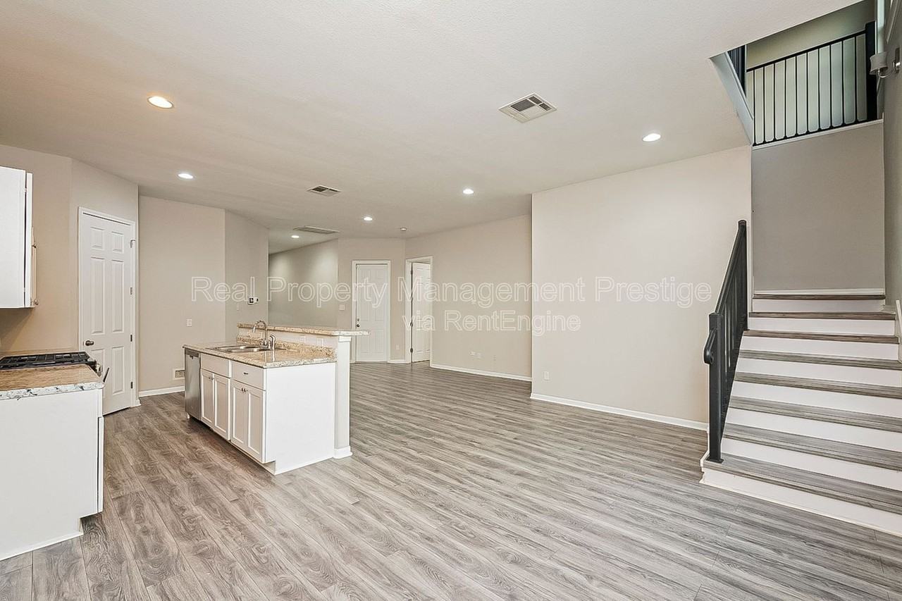 10212 Carmencita Way - Photo 3 of 15