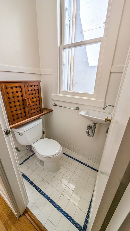 2843 Baker St - Photo 3 of 23