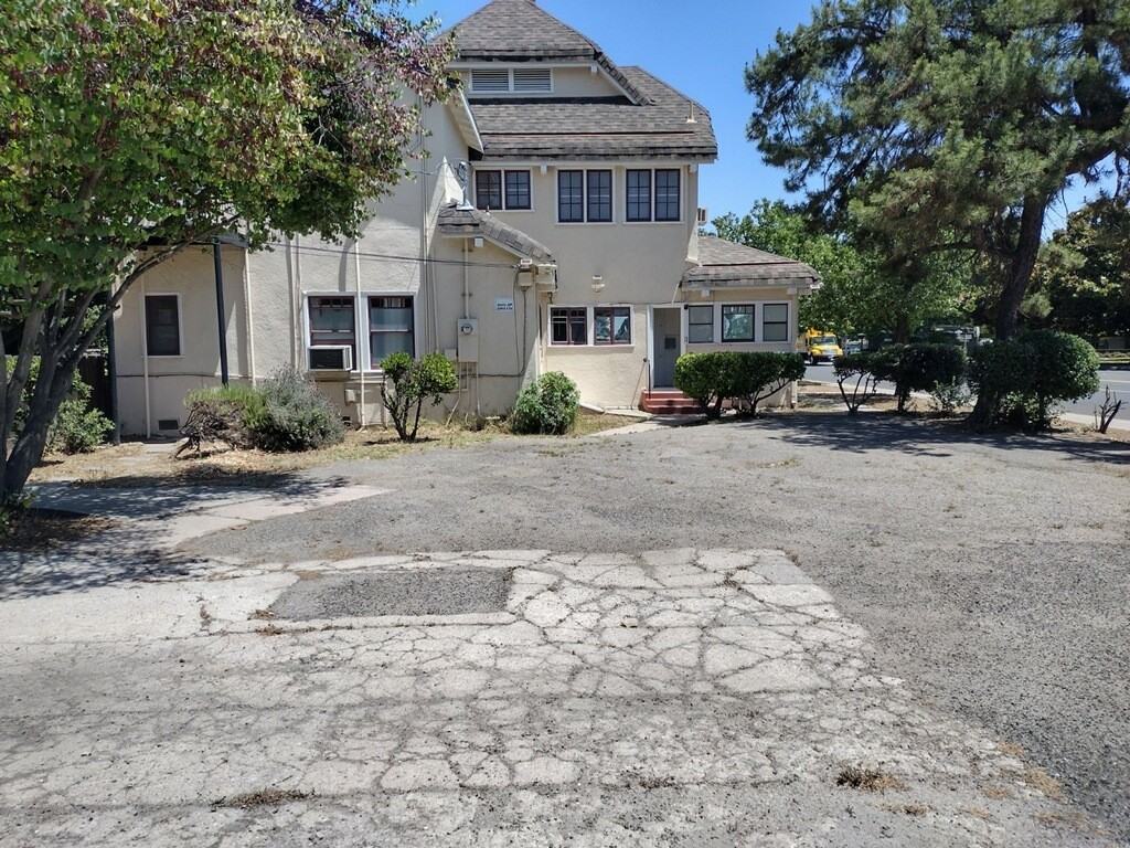 101 Magnolia Ave #B - Photo 4 of 14