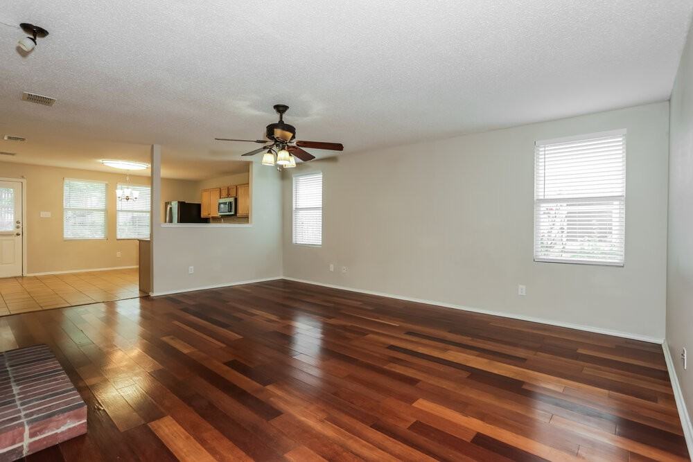 1901 Lariat Dr - Photo 3 of 16