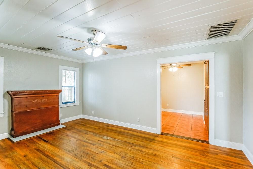 926 13th Ave N - Photo 4 of 16