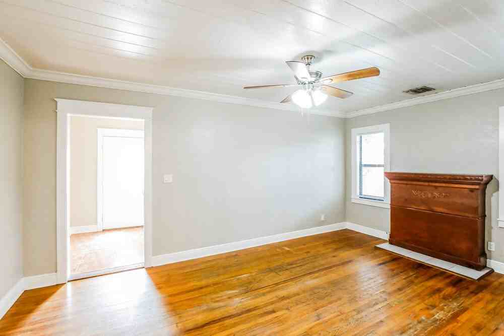 926 13th Ave N - Photo 5 of 16