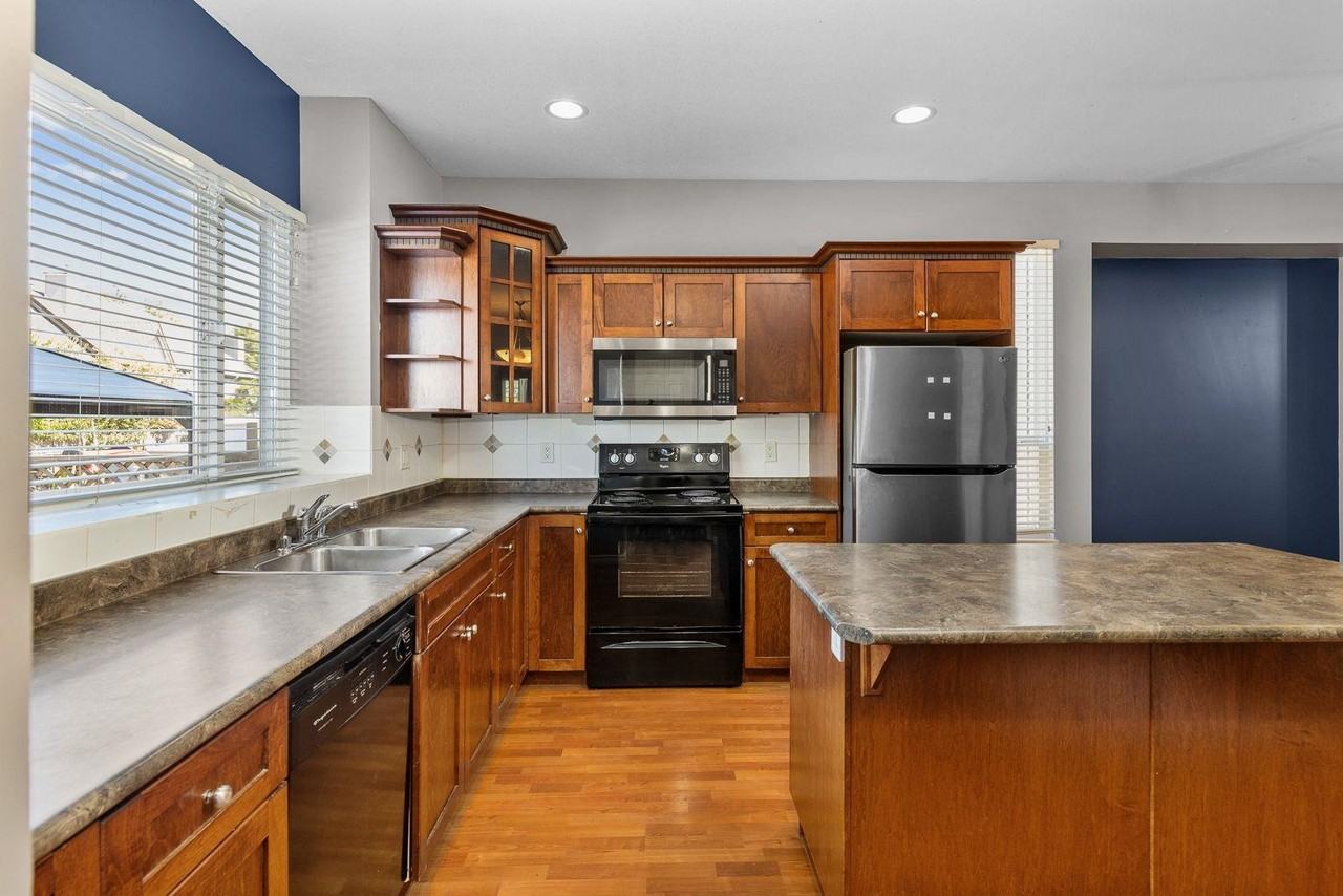 23611 Dewdney Trunk Road - Photo 3 of 12