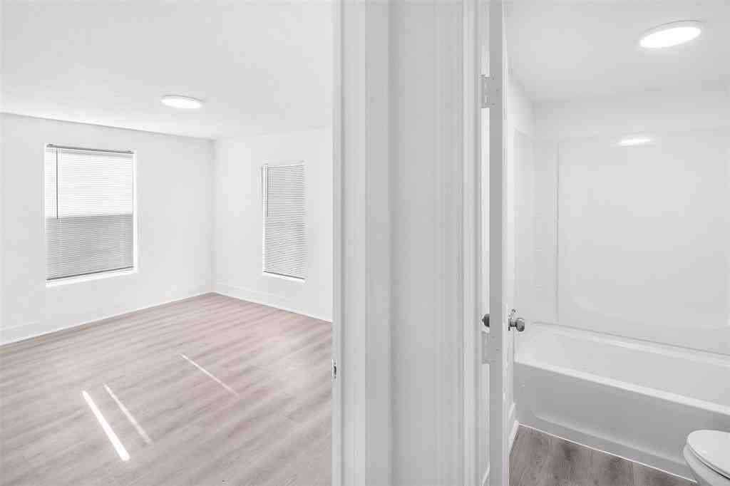 1911 Benson St #4 - Photo 7 of 22