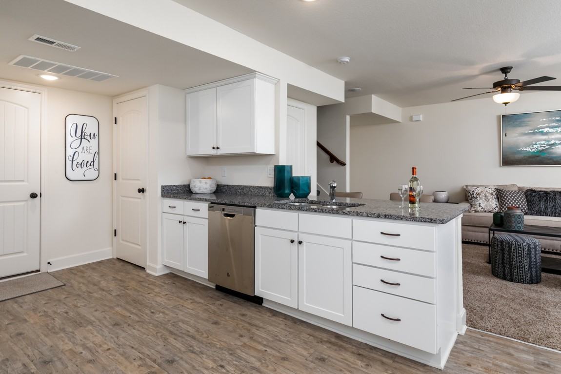 209 Mulberry Ct #30D - Photo 3 of 15