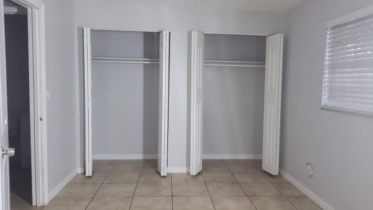 1508 S Lee Ave - Photo 2 of 11