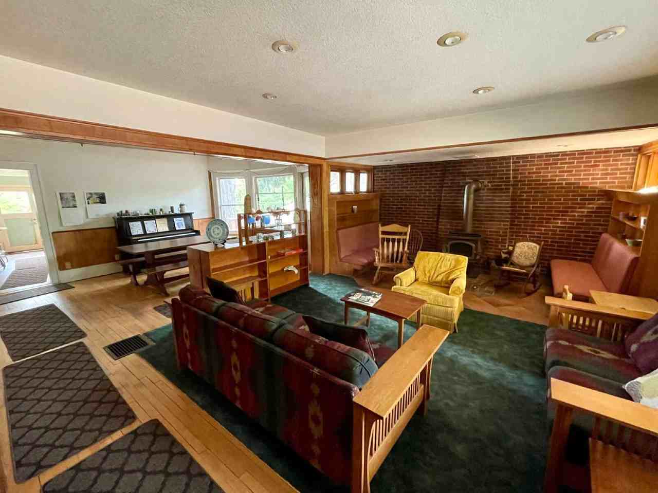 1598 Orchard St - Photo 2 of 9