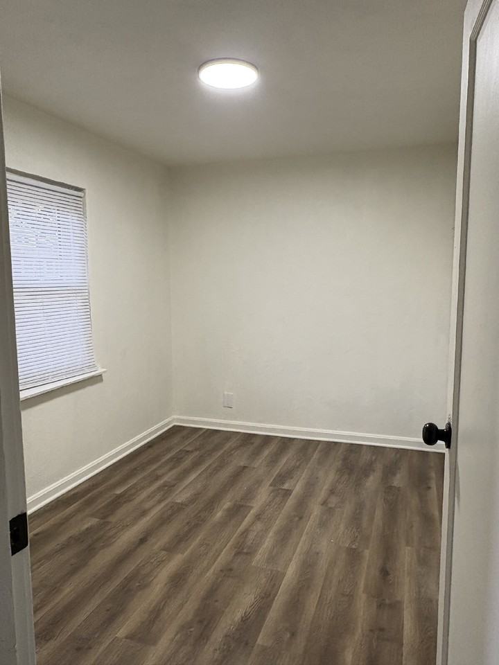 8307 Washington St - Photo 2 of 6