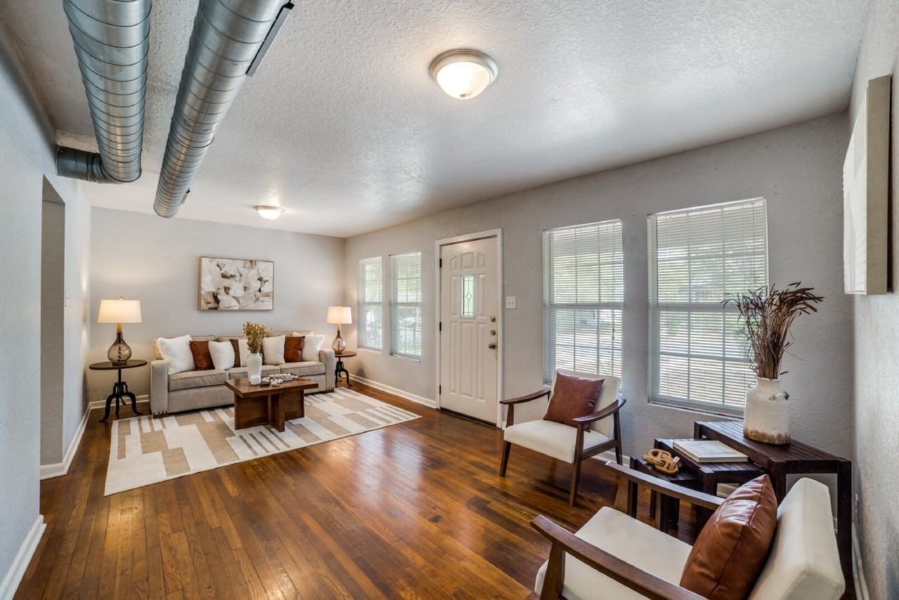 114 Oxford Dr - Photo 4 of 12