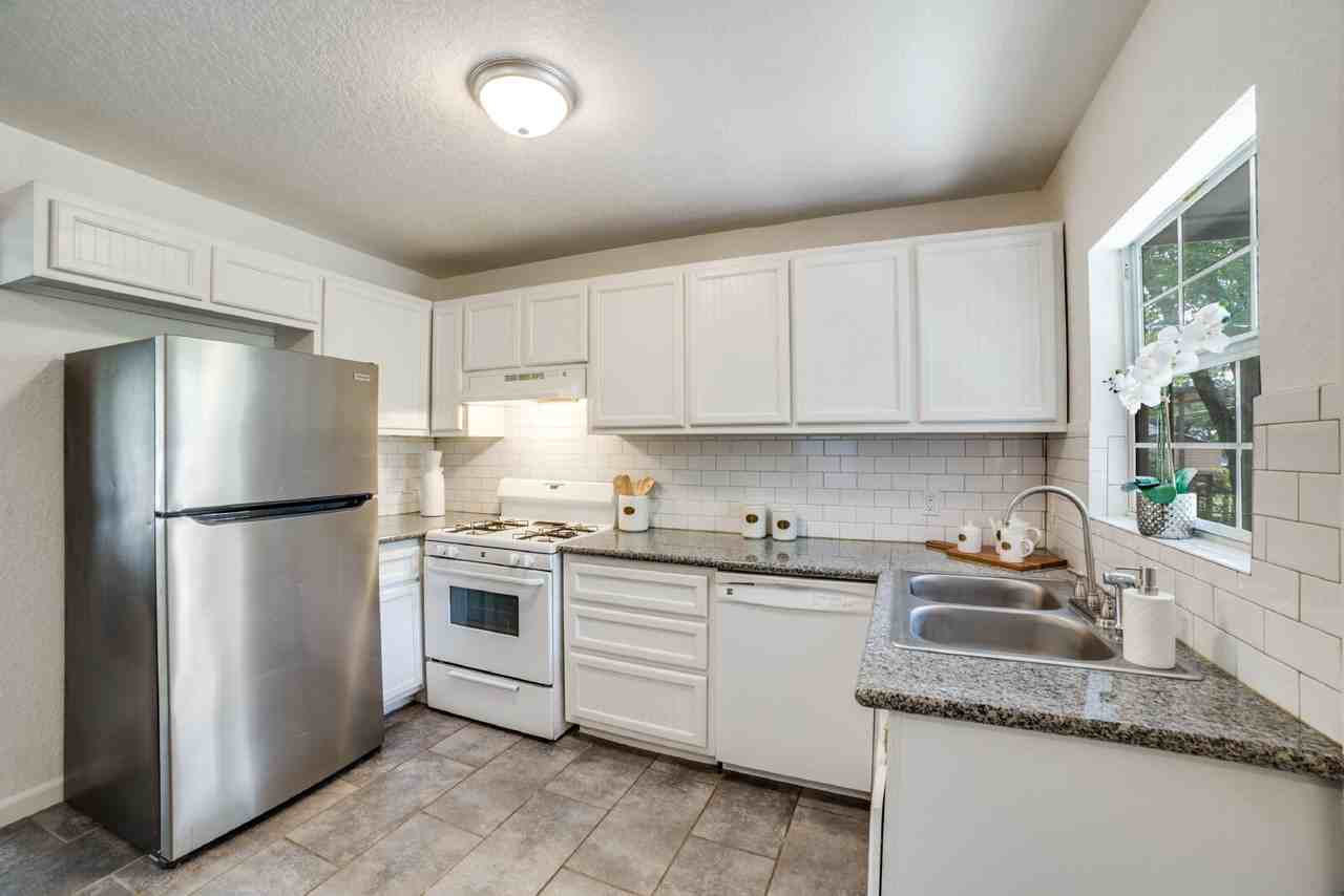 114 Oxford Dr - Photo 7 of 12