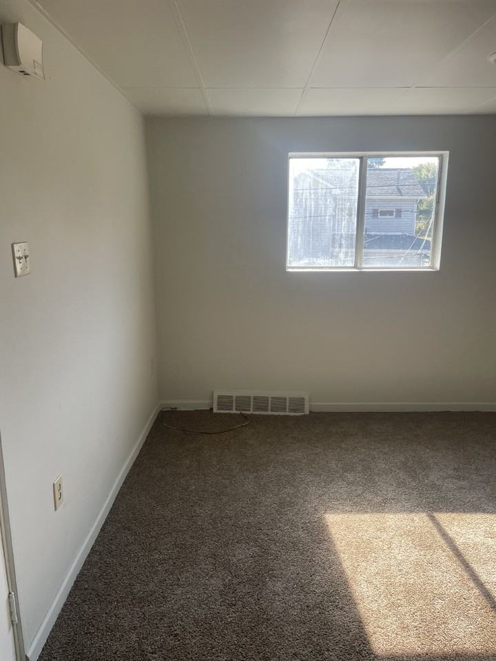 118 Maple Ave #4 - Photo 3 of 12