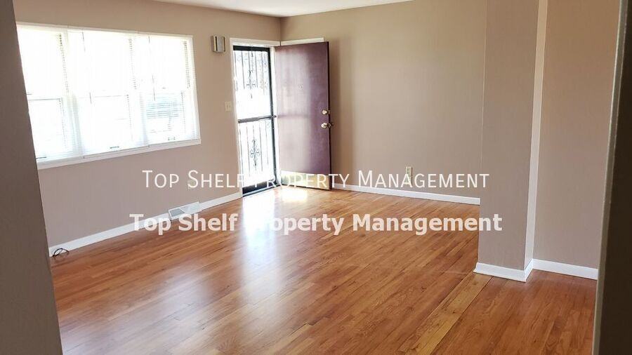 2116 Se 9th St - Photo 2 of 20