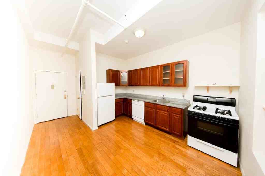 584 Myrtle Ave #2B - Photo 2 of 5