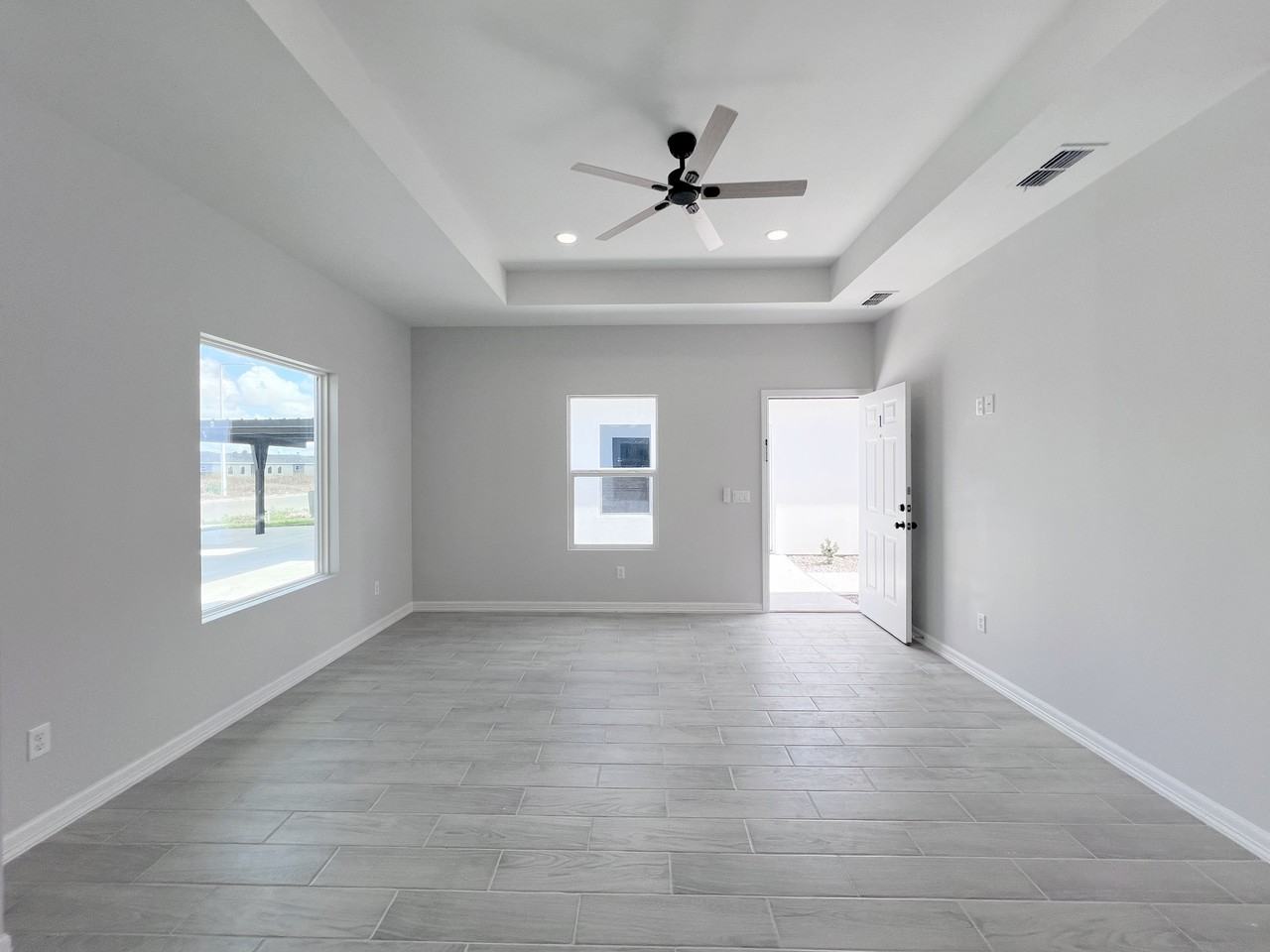 404 N Alexandrite Ave #2 - Photo 5 of 17