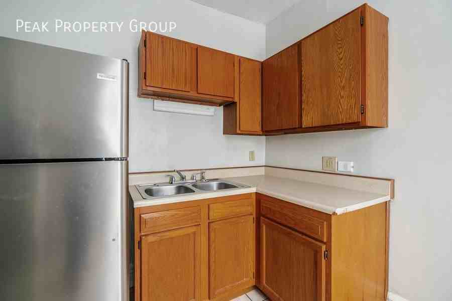 246 1/2 W 5th Ave Rear - Photo 3 of 12