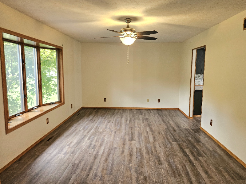 11044 River Oaks Ln E - Photo 7 of 35