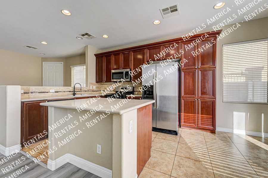 3763 Van Ness Avenue - Photo 6 of 19