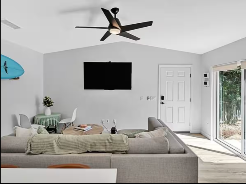 1587 Starlight Dr - Photo 3 of 15