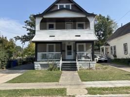 featured image of 2833 E 100th St