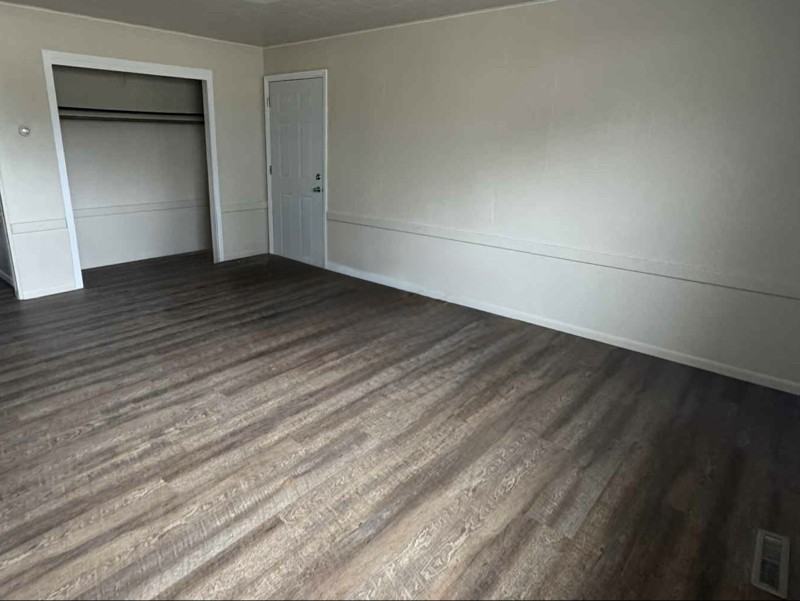 423 W Wright Ave - Photo 2 of 6