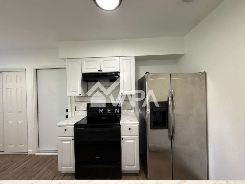 4422 Desert View Dr - Photo 3 of 13