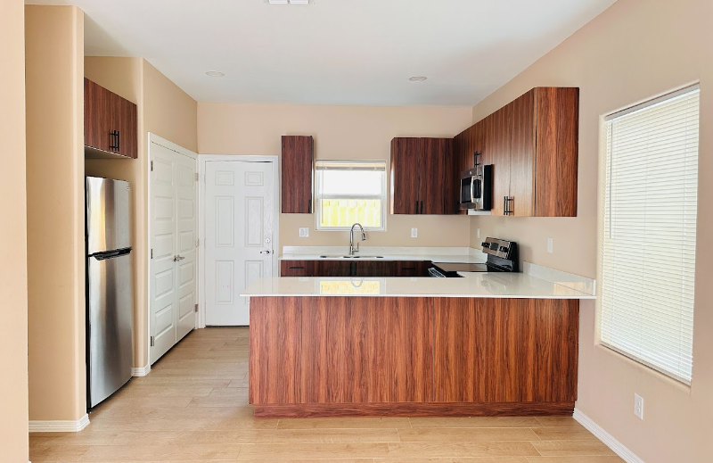 2918 W Driftwood St #4 - Photo 3 of 11