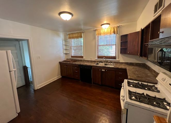 1174 W King St - Photo 3 of 7