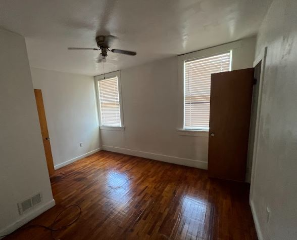 1174 W King St - Photo 5 of 7