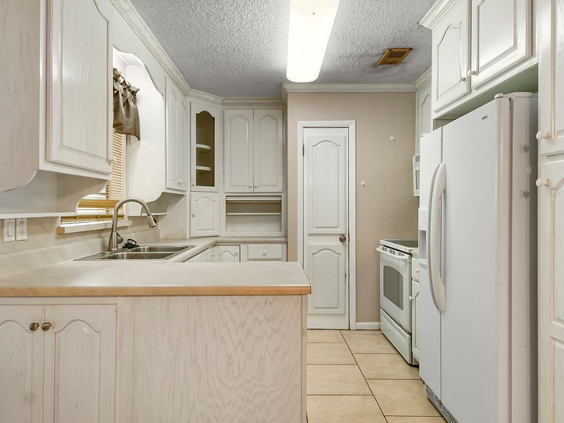 106 Moody Dr - Photo 2 of 6