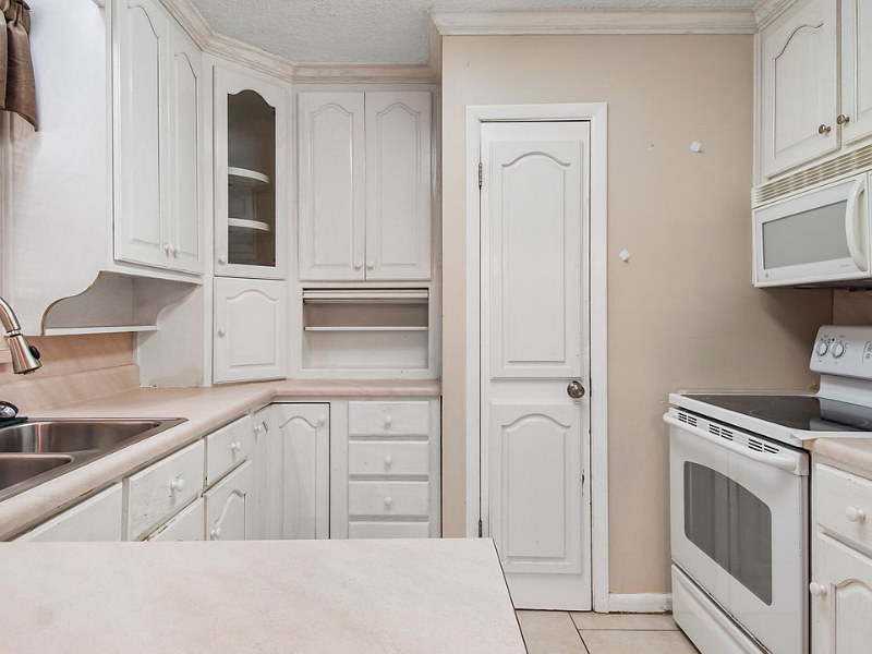 106 Moody Dr - Photo 3 of 6