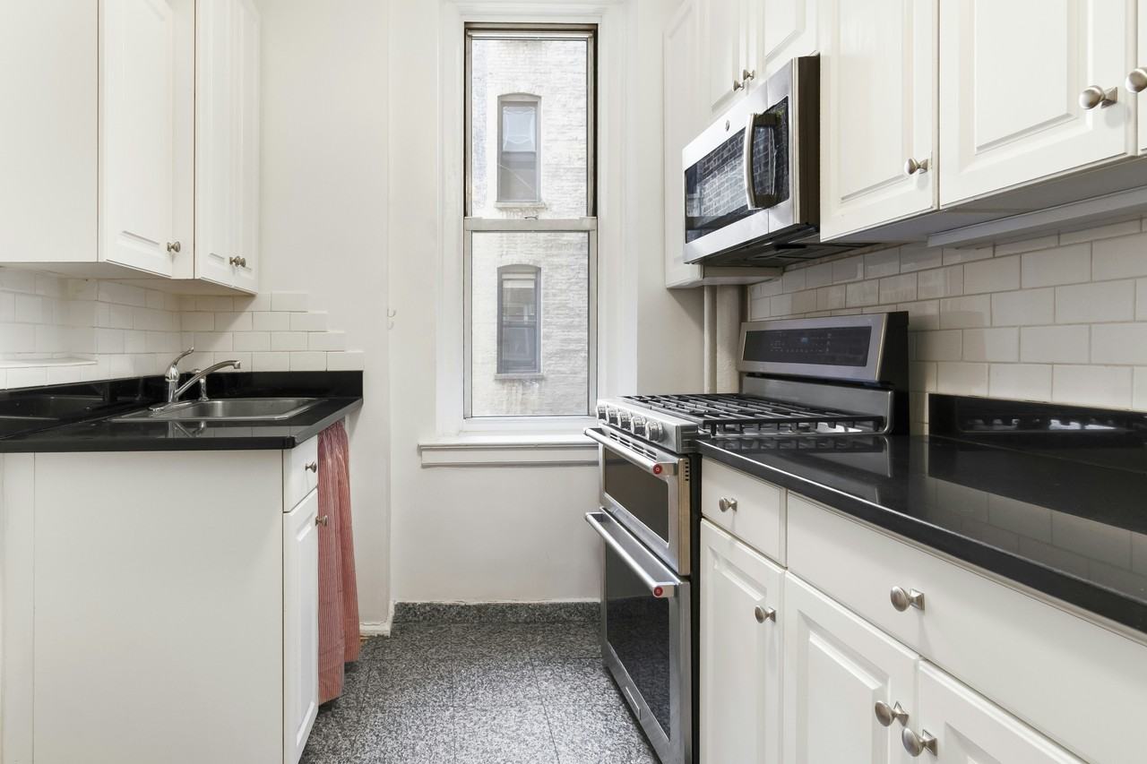 600 W 115th St #41 - Photo 4 of 5