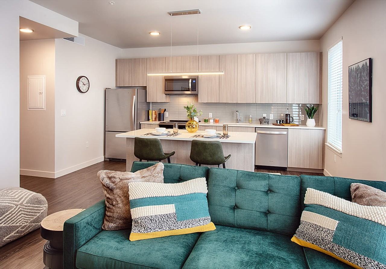 SOVA ON GRANT - Photo 4 of 33